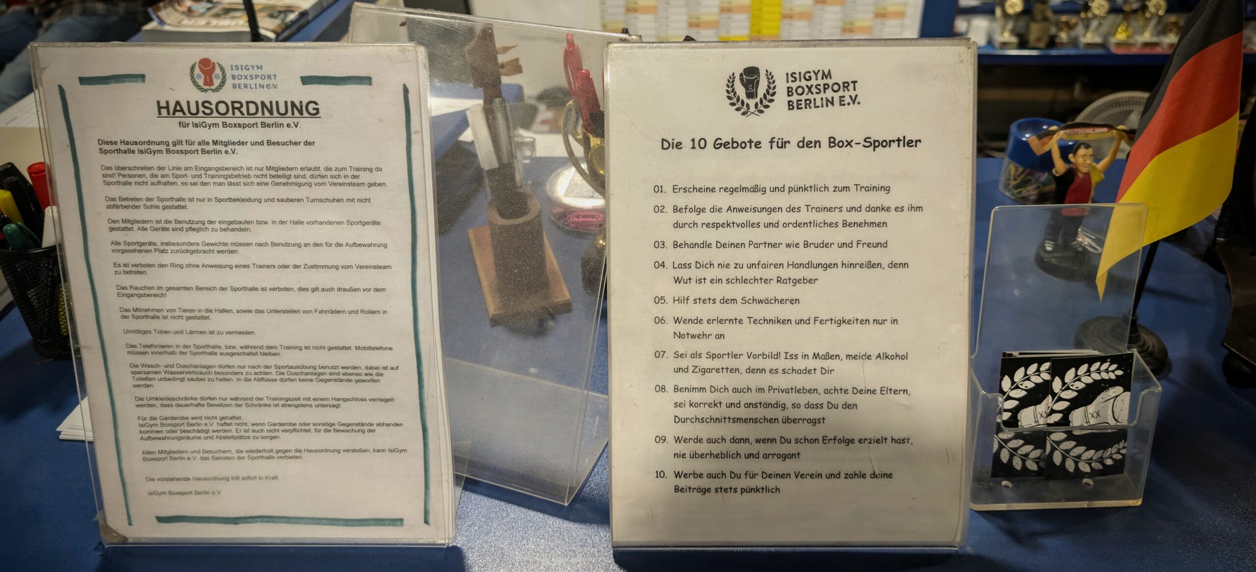 Foto der Hausordnung und der 10 Gebote für den Box-Sportler